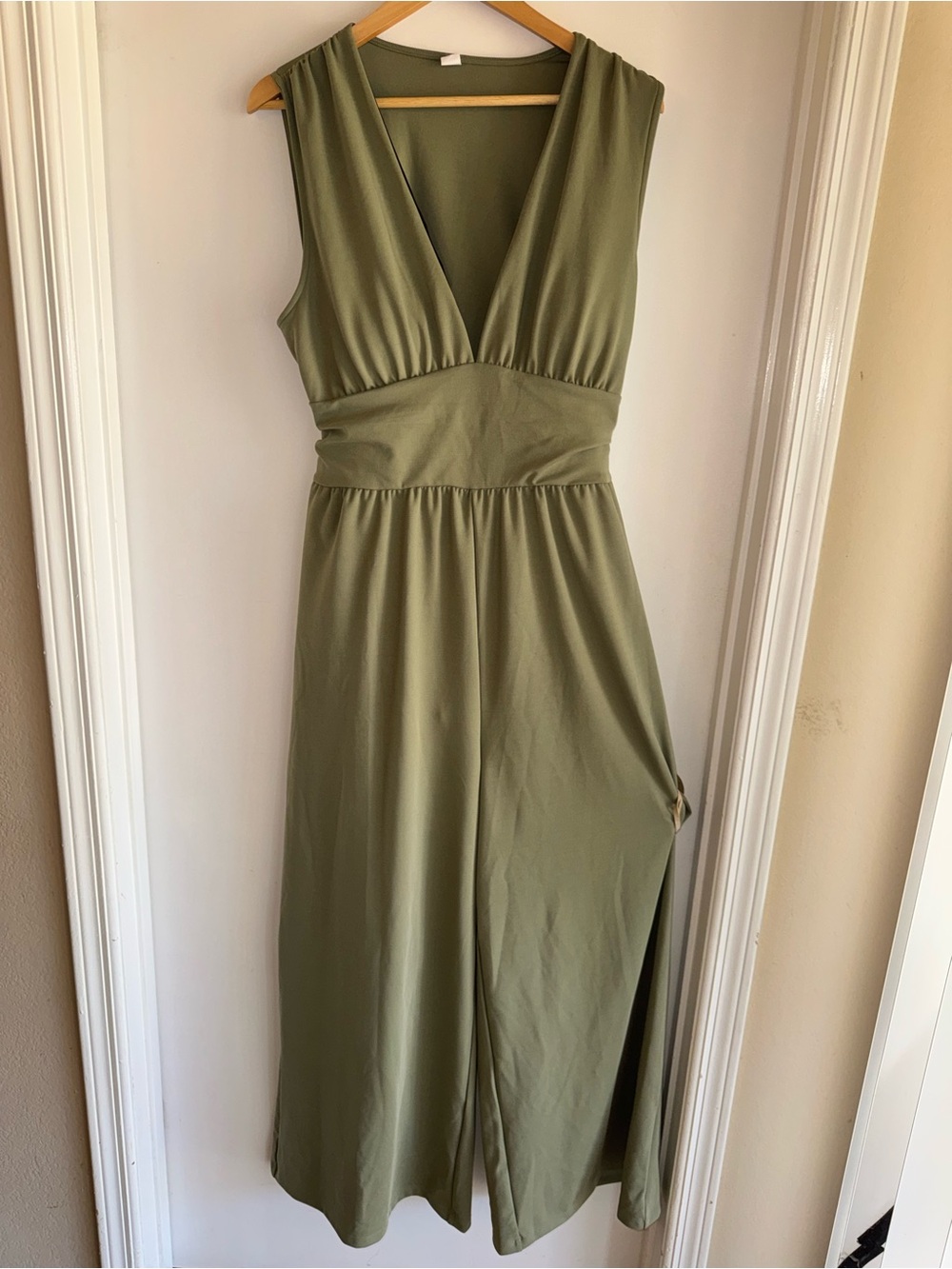 NWOT Halara V Neck Sleeveless Ruched Pocket Jumpsuit-Easy Peezy - Picture 4 of 12